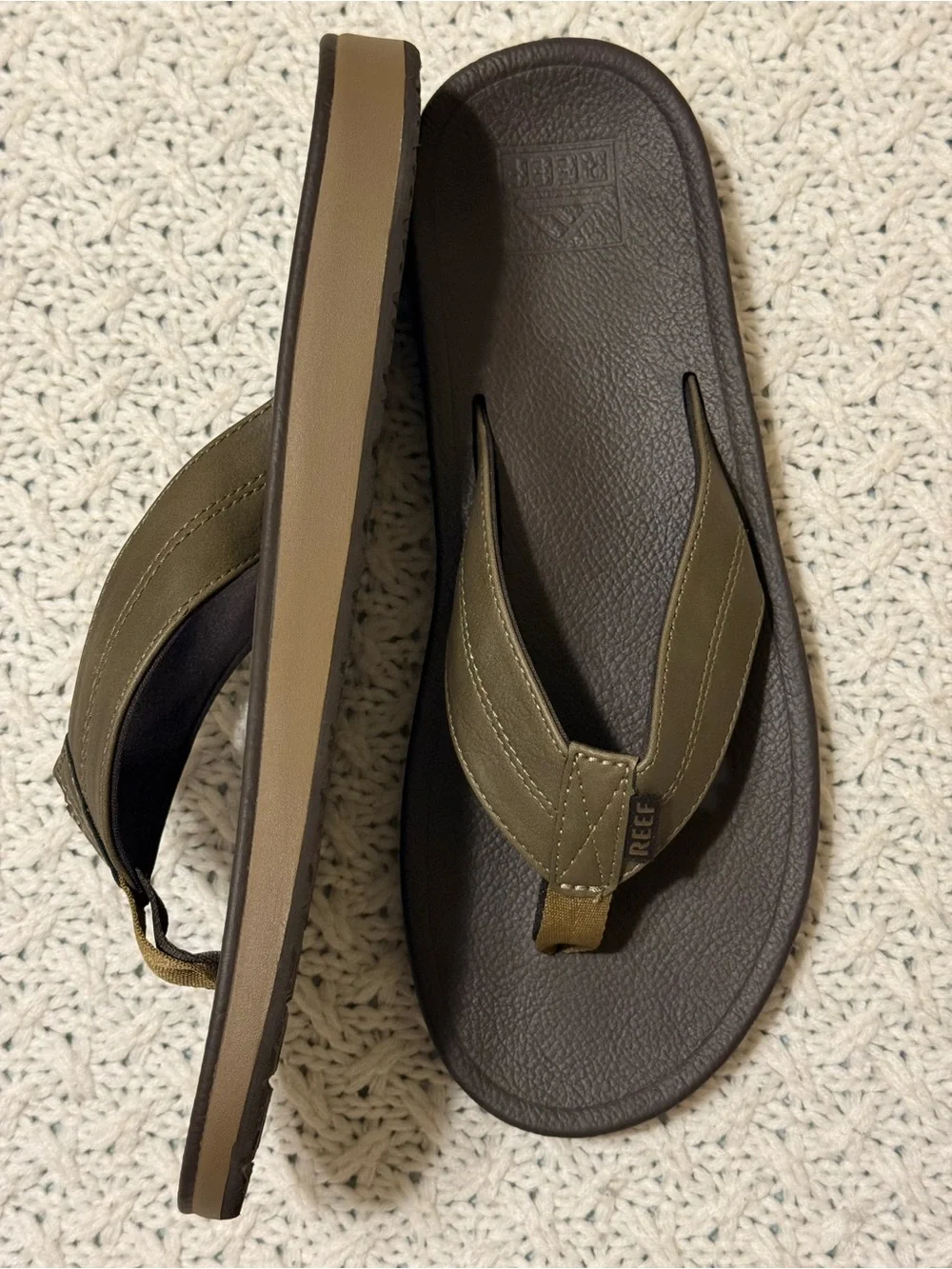 Reef Men’s Olive and Brown Flip Flop Sandals size 10